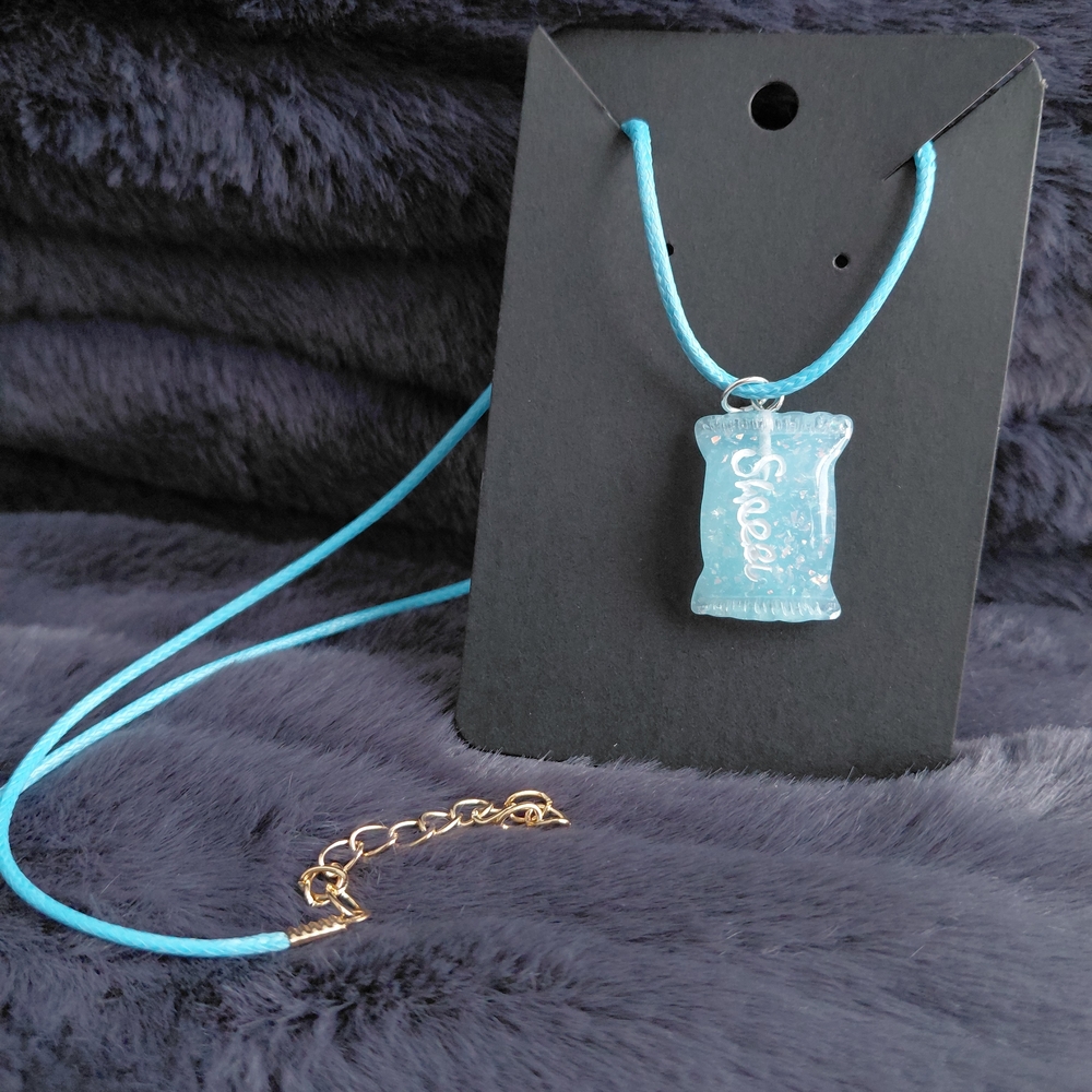 Chic Blue Pendant Necklace